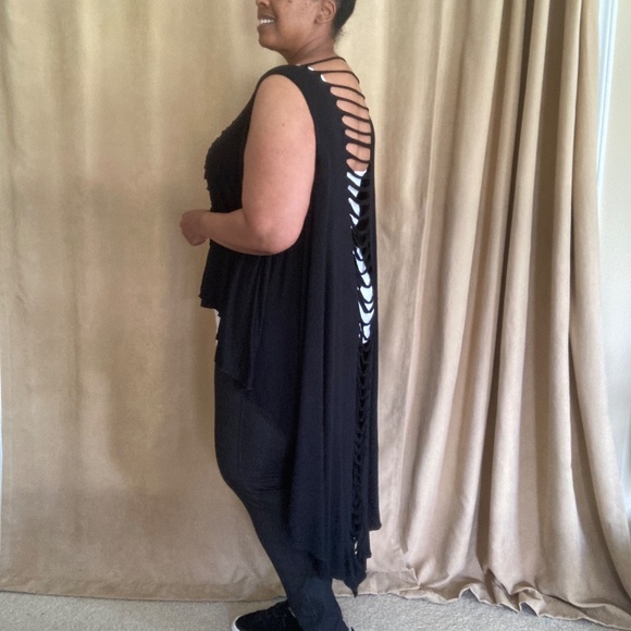 Pyramid Collection, Black Vest/Pancho with slash detail, One size - Picture 7 of 14
